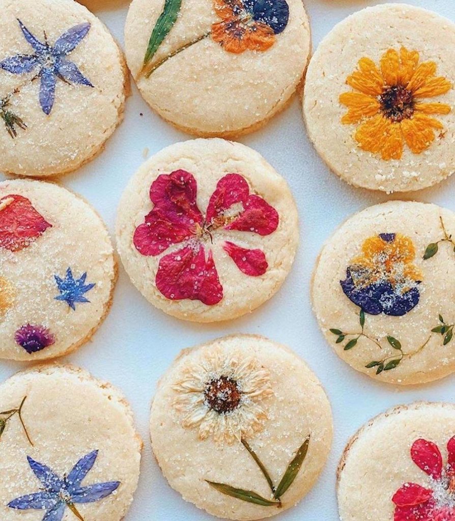 These Victorian Looking Pressed Flower Cakes Are The Bomb