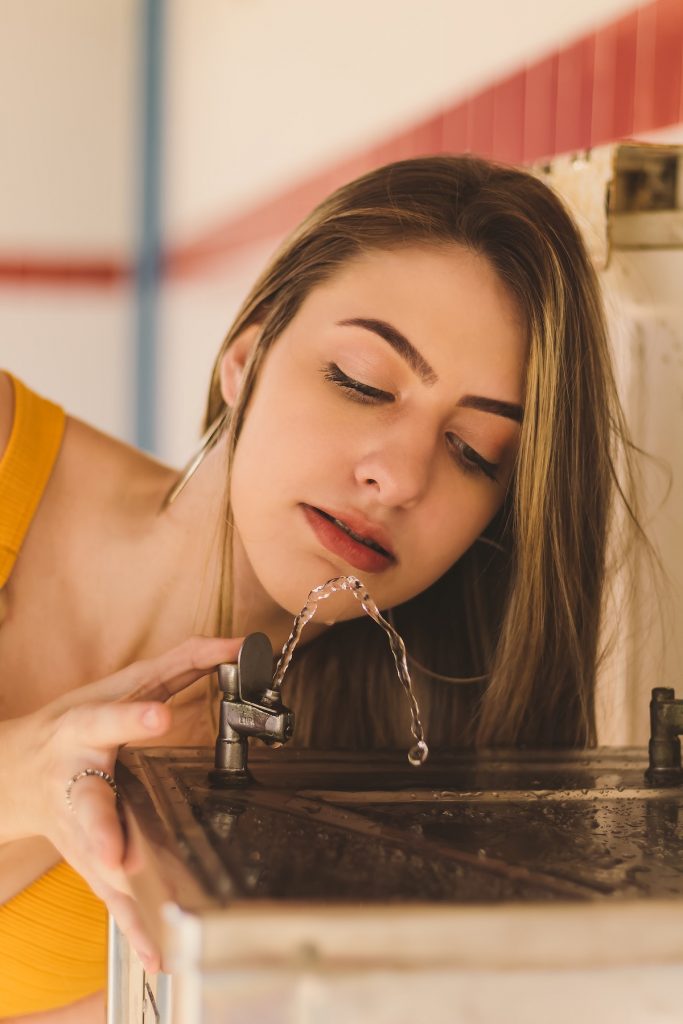 What Would possibly Occur to Your Physique If You Drink the Proper Quantity of Water Each Day